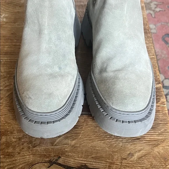 Brunello Cucinelli Light Grey Suede Chelsea Lug Boots - Picture 7 of 9